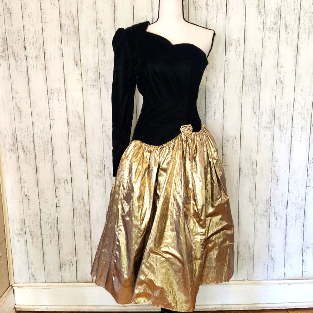 Gunne Sax Black Velvet and Gold Metallic Midi Skirt